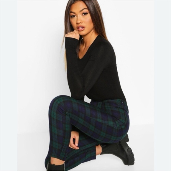 NEW Boohoo Black Plaid Faux Leather High Rise Pants - Picture 2 of 9